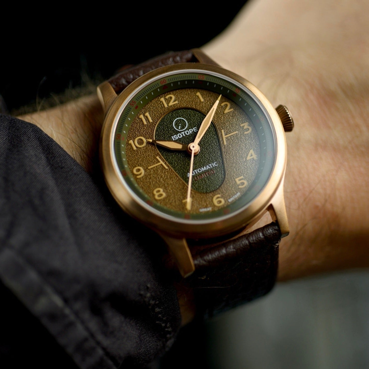 Old Radium Bronze Tobacco – Isotope Watches