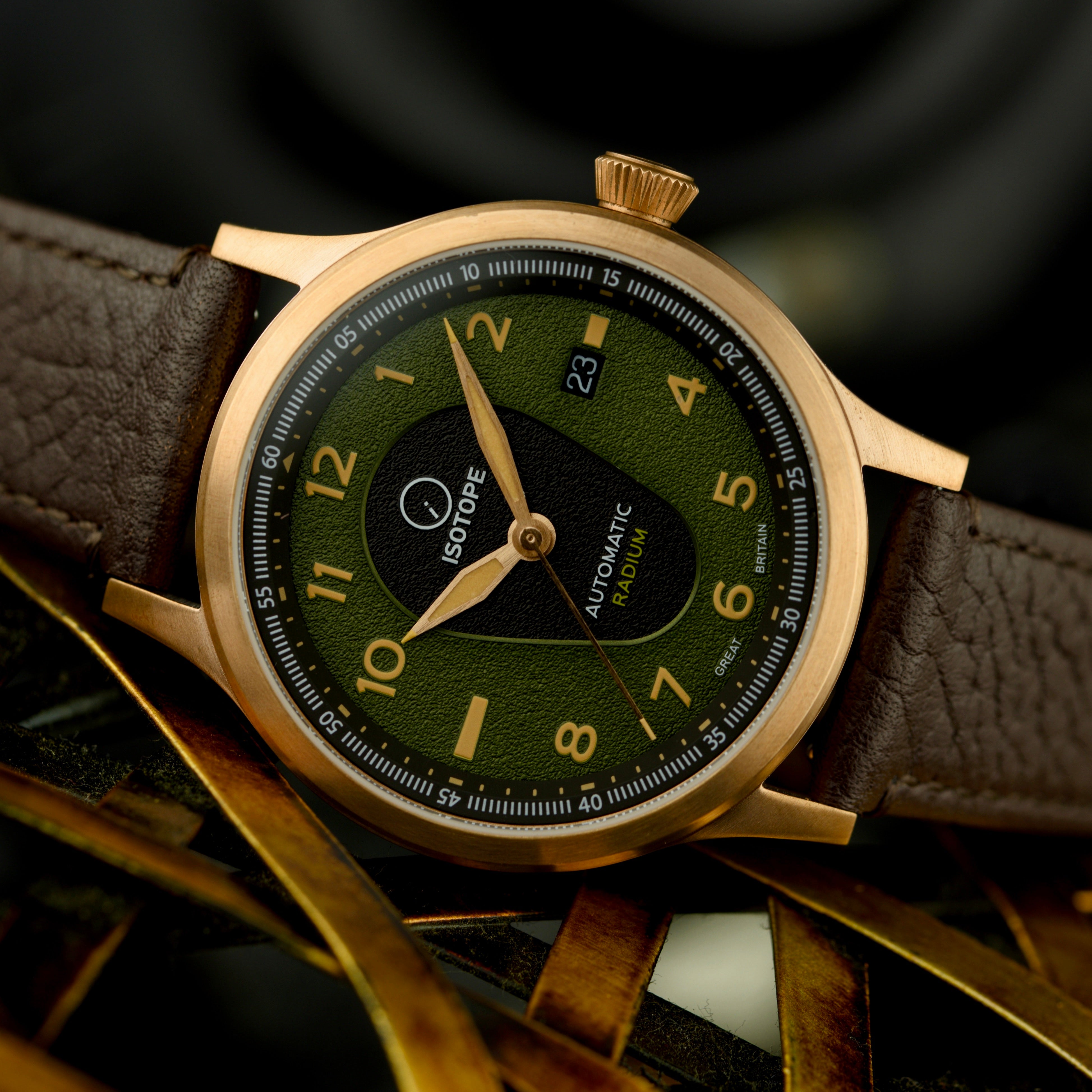 Old Radium Bronze Pilot – Isotope Watches
