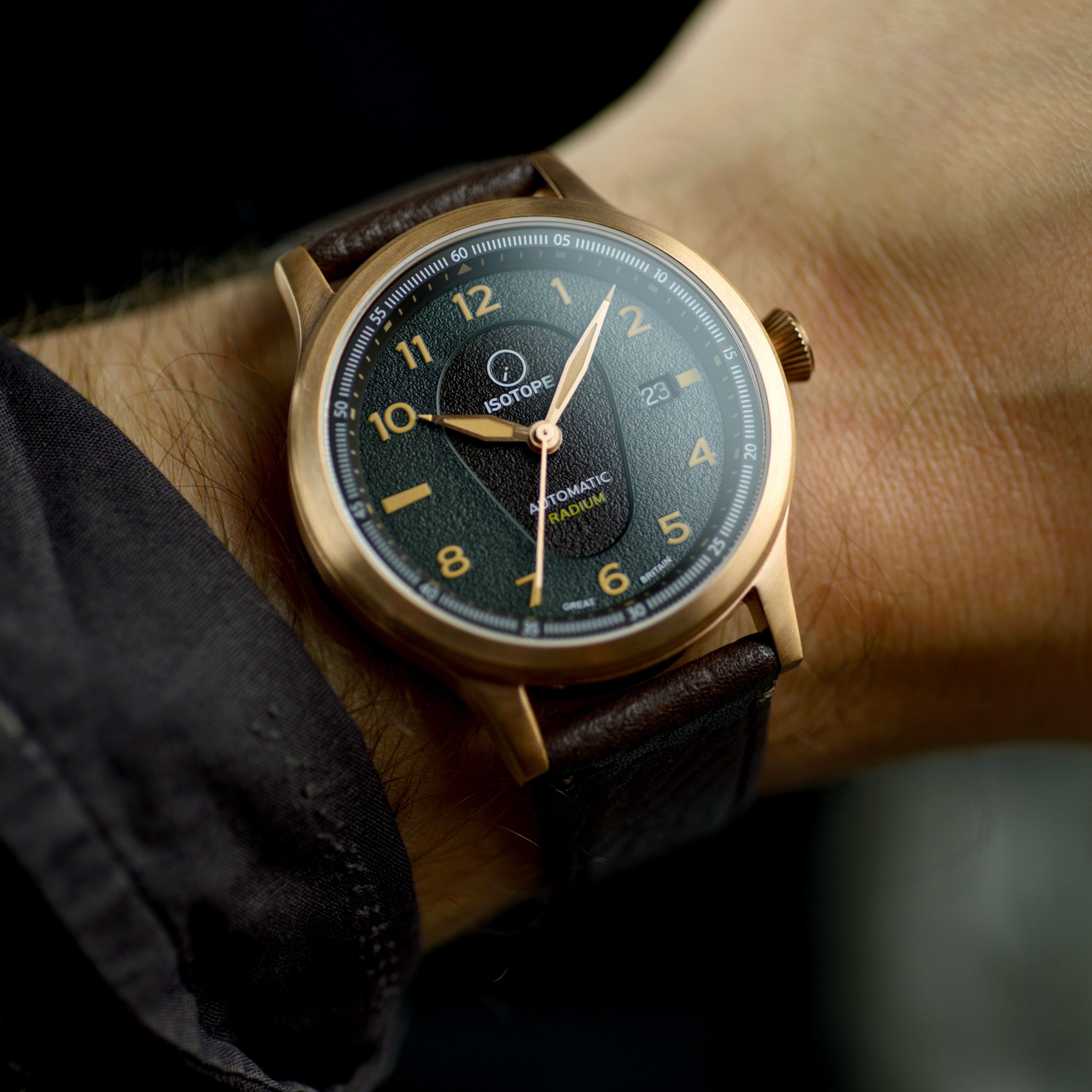 Old Radium Bronze Pilot – Isotope Watches