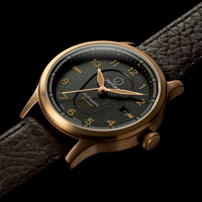 Isotope Old Radium Bronze Pilot. Un reloj militar británico - Horas y  Minutos
