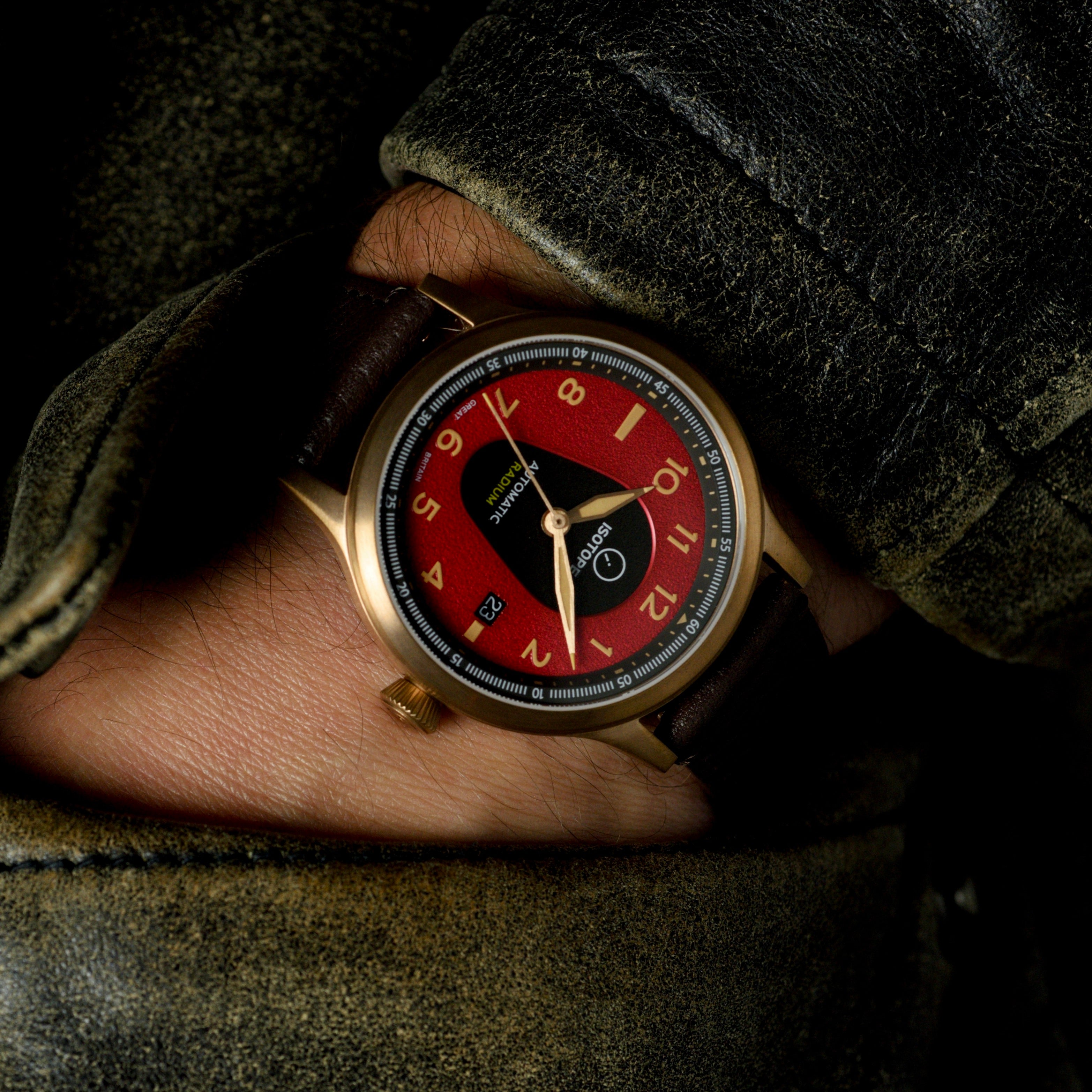 Old Radium Bronze Pilot – Isotope Watches